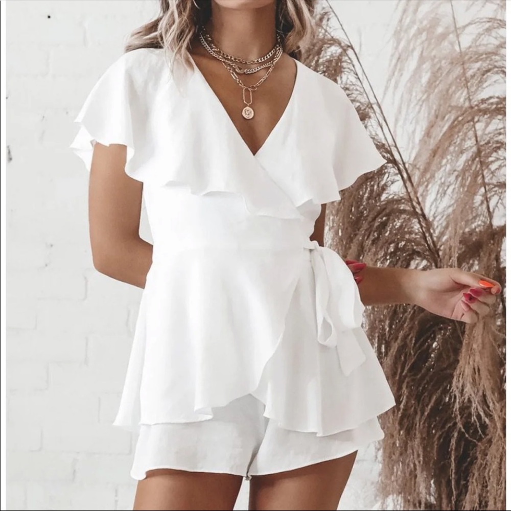 NWT DO+BE white top/blouse